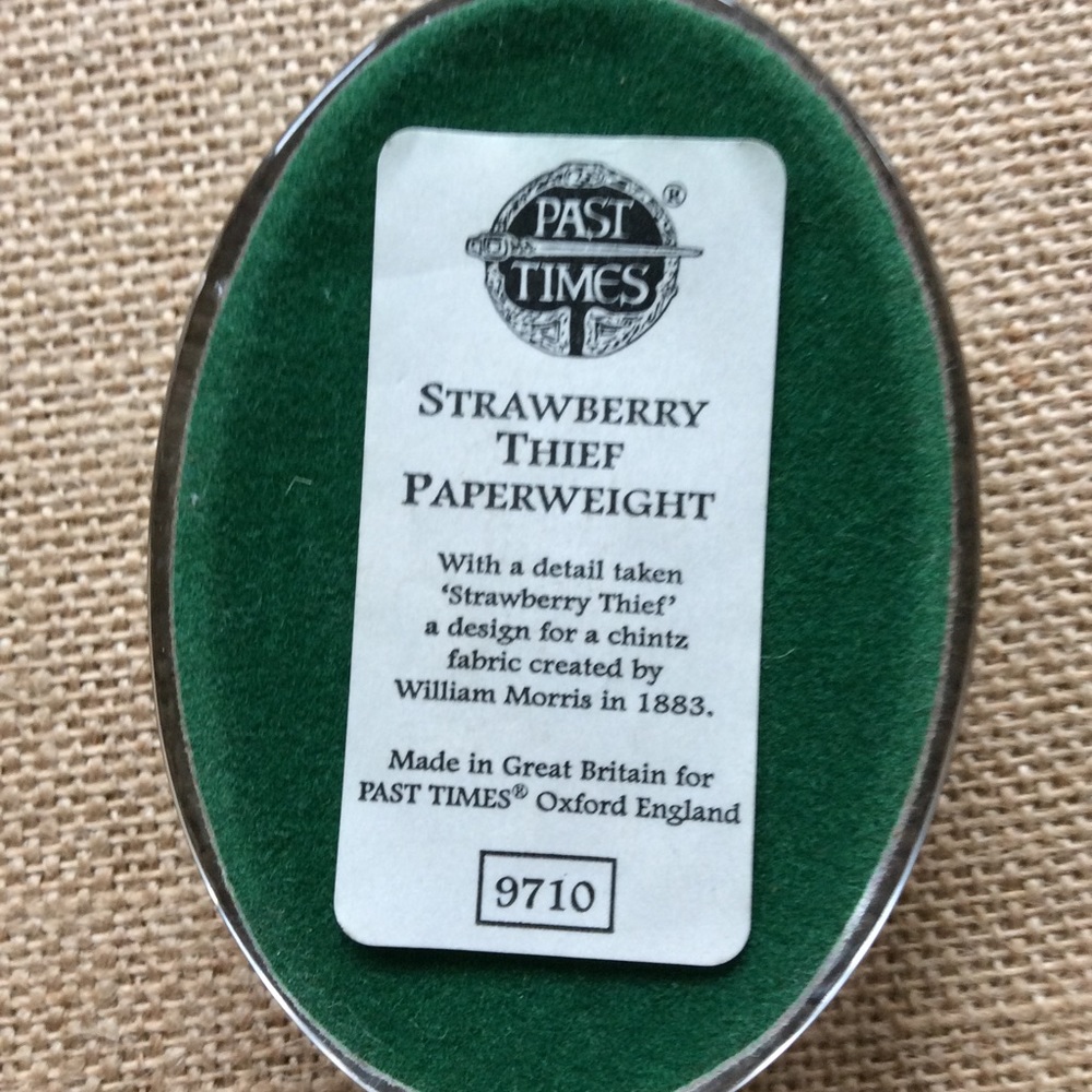 William Morris: Strawberry Thief ~ Paperweight From Past Times. - Picture 6 of 7